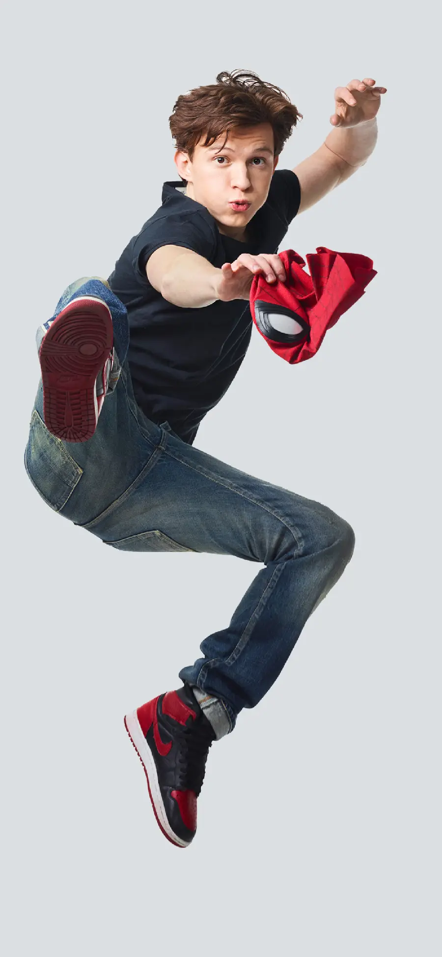 Download a simple picture of Tom Holland without editing and Photoshop jumping 