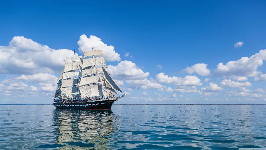 Profile photo of a beautiful ship on the ocean on a sunny day 1402