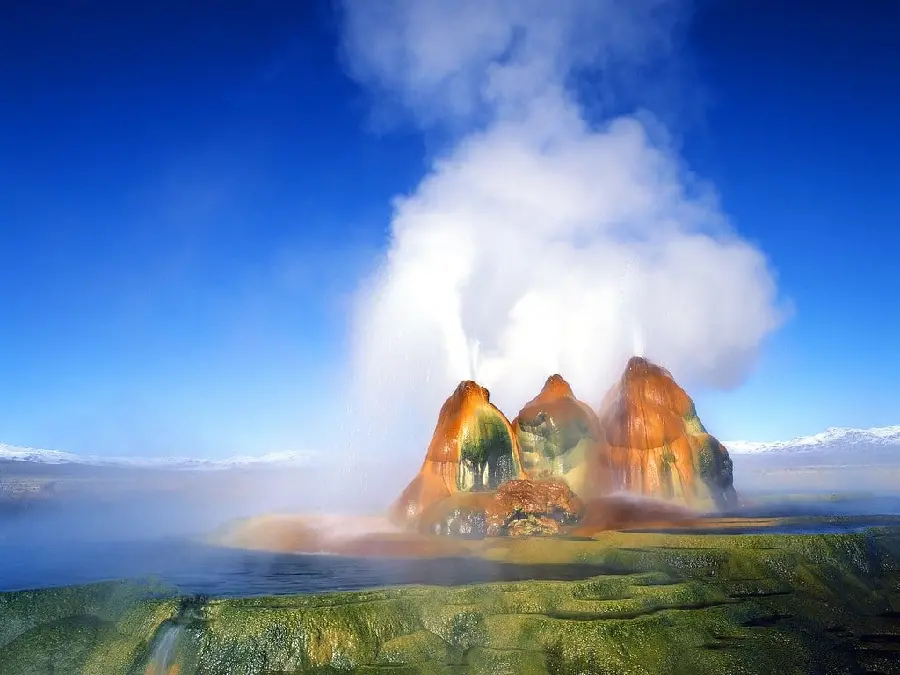 Image of the most popular and dangerous geyser in the world as a laptop wallpaper