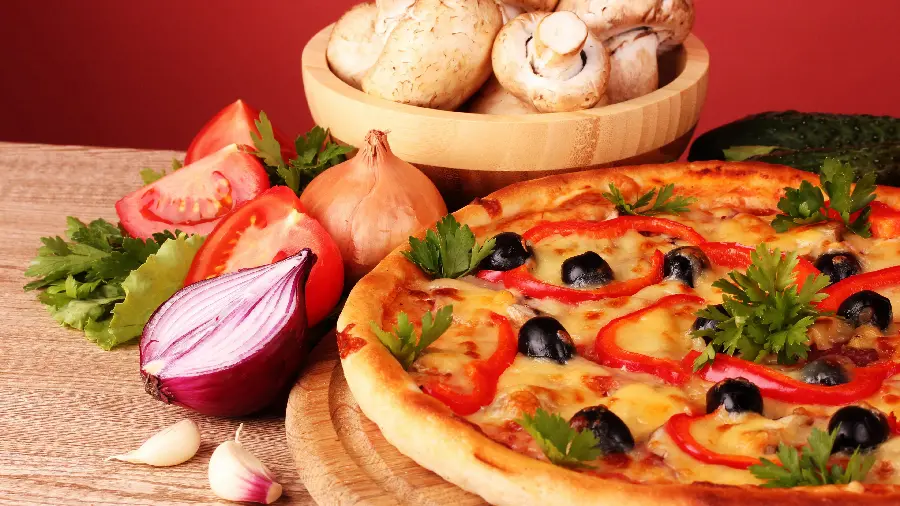Attractive and delicious wallpaper of oven-baked pizza with mushrooms on a wooden cedar tray