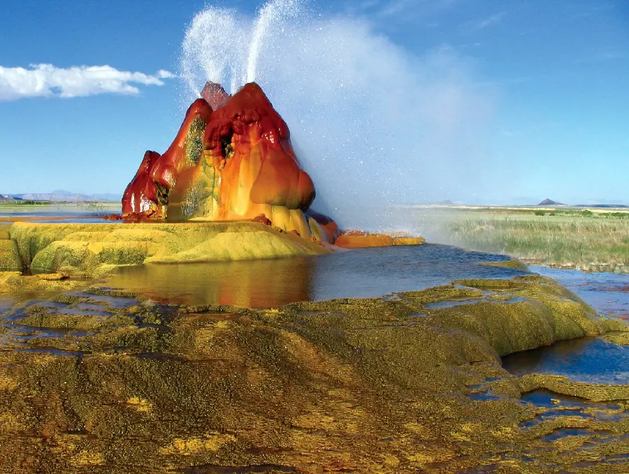 Picture of the most popular and dangerous geyser in the world for printing on chassis board