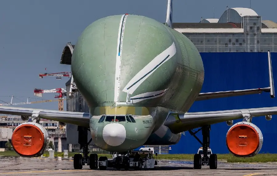 Photo of the world's largest cargo plane in green