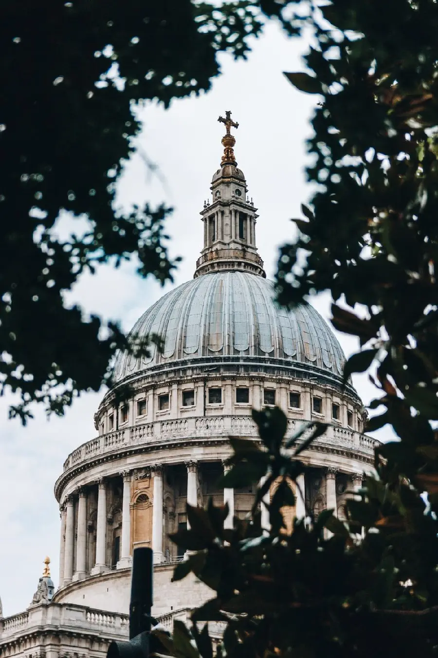 Download the dreamy wallpaper of St. Paul's, the most famous church in London