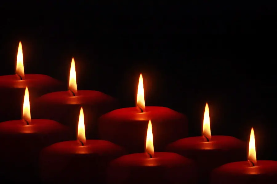 Photo of candles arranged for condolences without writing in good quality 