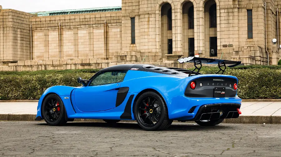 Image of the best-selling Lotus Exige Cup 430 with carbon blue