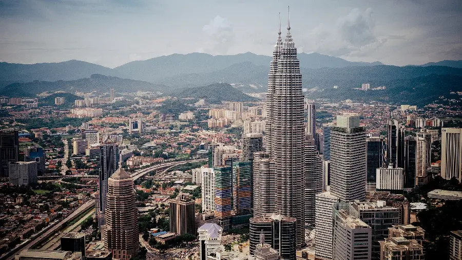 Interesting and spectacular profile of the skyscrapers of a modern city