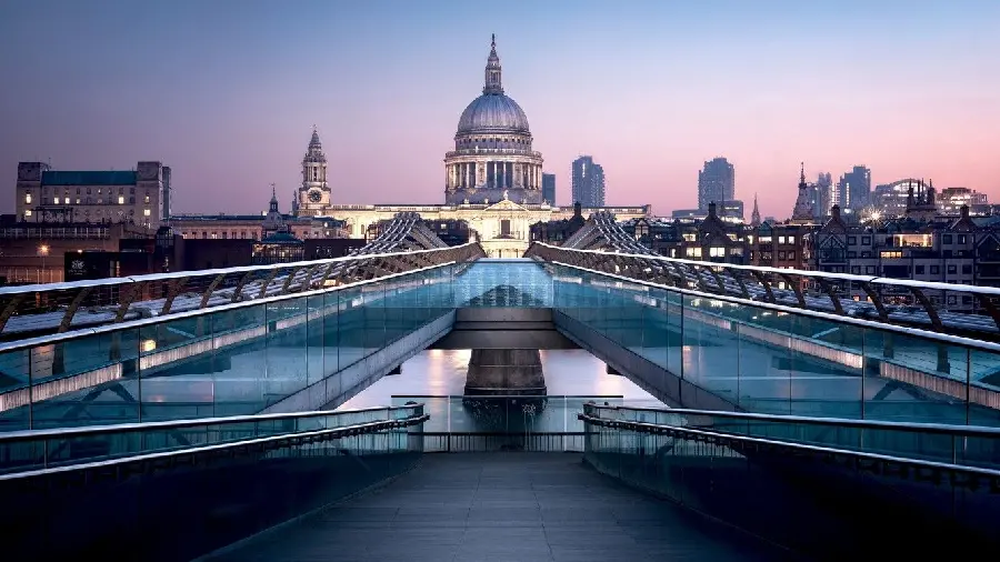 Photo of St. Paul's Cathedral in London with a beautiful domed roof