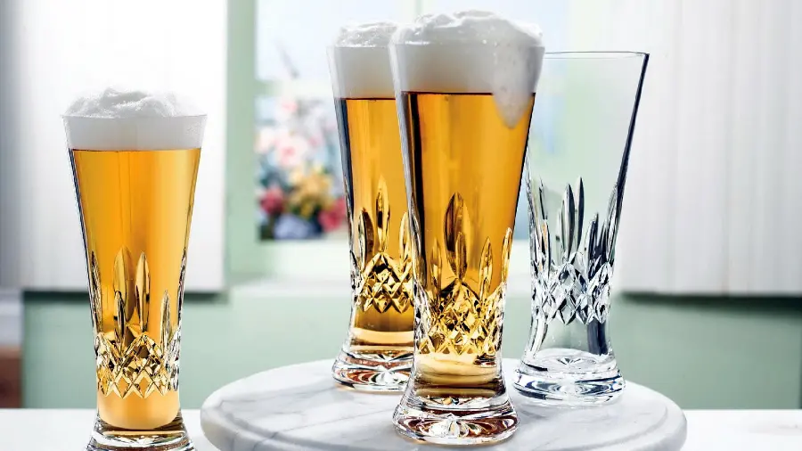 A cool and spectacular profile picture of high-quality beer glasses