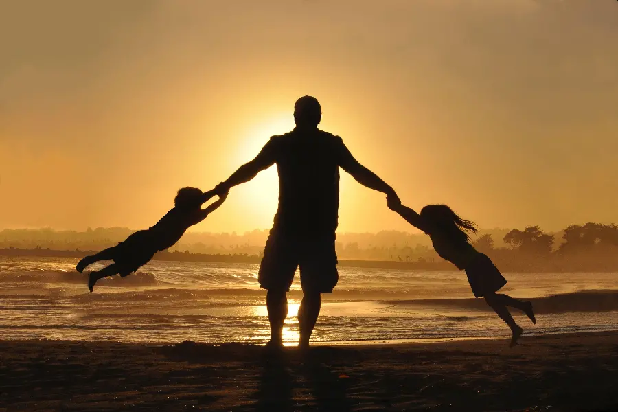 Download photo of father and daughter on the beach at sunset without text 