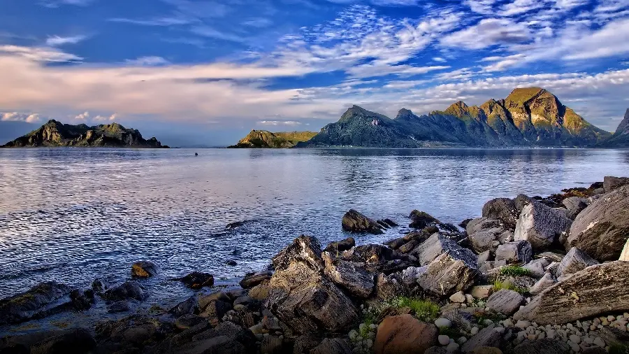 Download high quality nature wallpaper by the lake