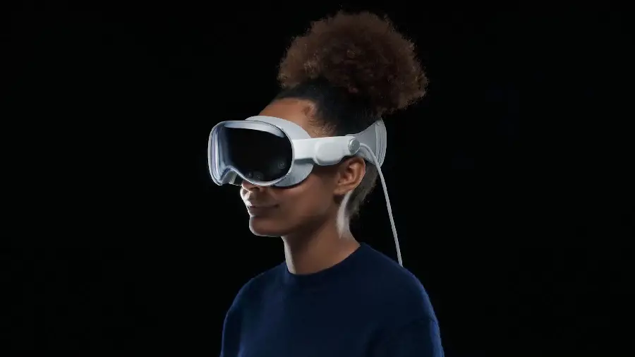 Image of Apple's mixed reality headset with ultra-advanced Spatial Computing technology 