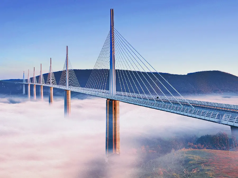 Download a very beautiful picture of the highest Millau Bridge in France 