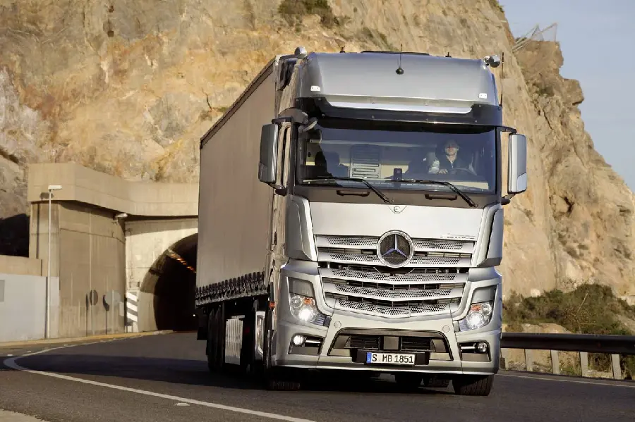 The most watched boy profile on Telegram of the popular Actros truck on the road