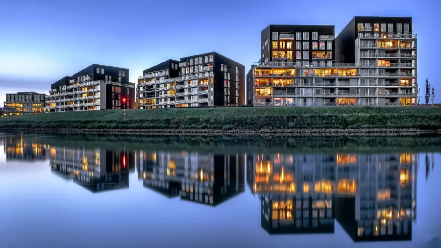 Immensely amazing wallpaper of buildings by the water