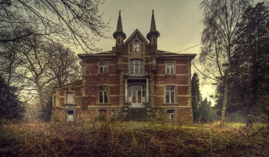 Image of a decaying, abandoned house with red bricks