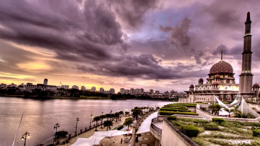 Download an attractive background of a large mosque with a beautiful sky