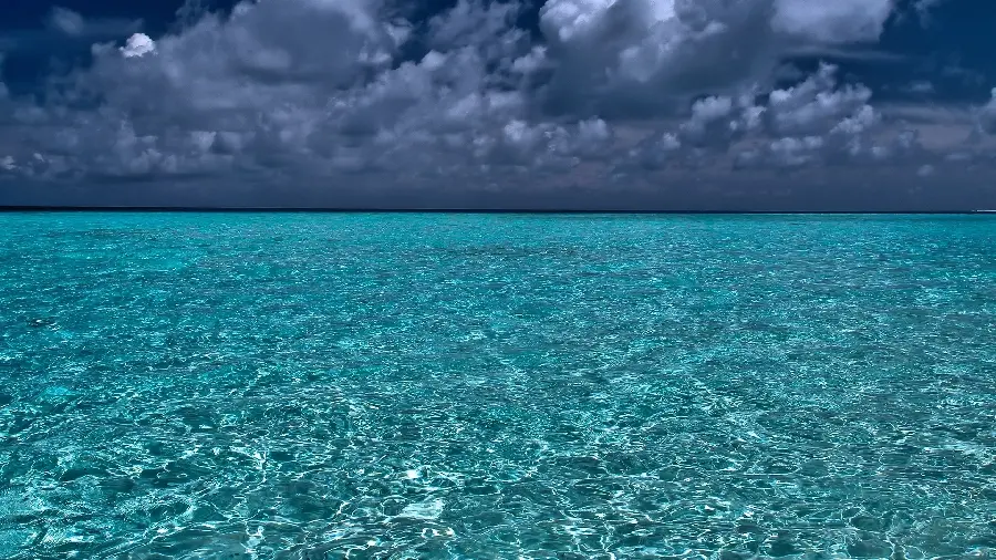 A stunning image of the deep sea and waves in cloudy weather
