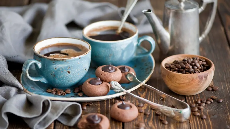 Amazing wallpaper of dark coffee with peas 