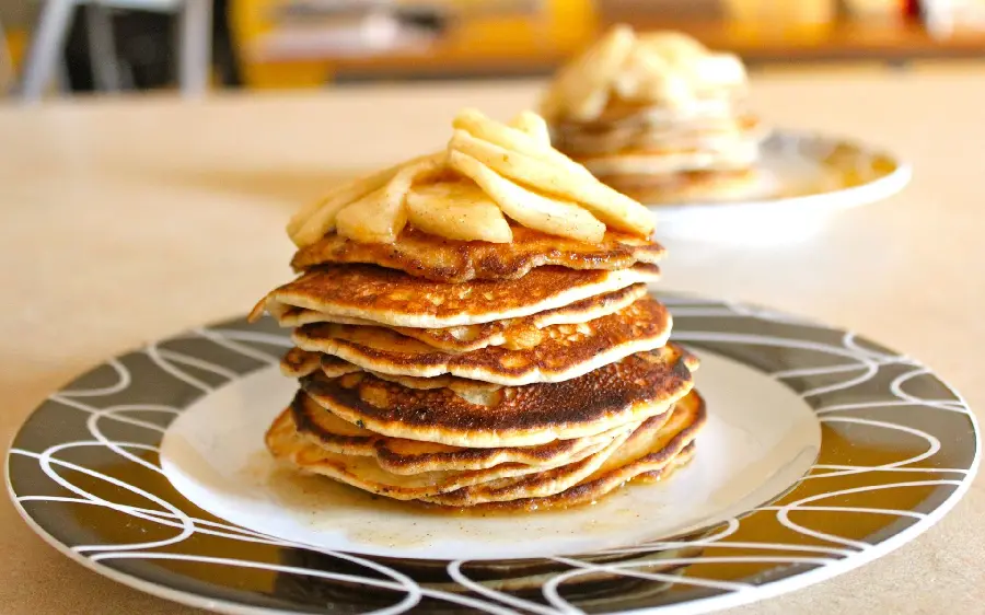 Free HD quality decorated pancake photo on a plate