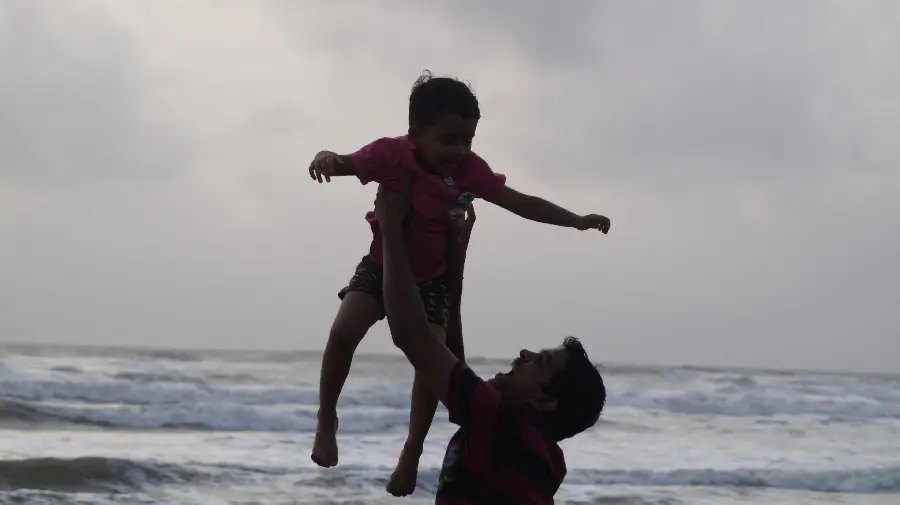 The most beautiful father and daughter image without text for fathers' profiles 