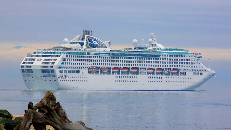 Amazing and spectacular photo of a very large ship with excellent quality 