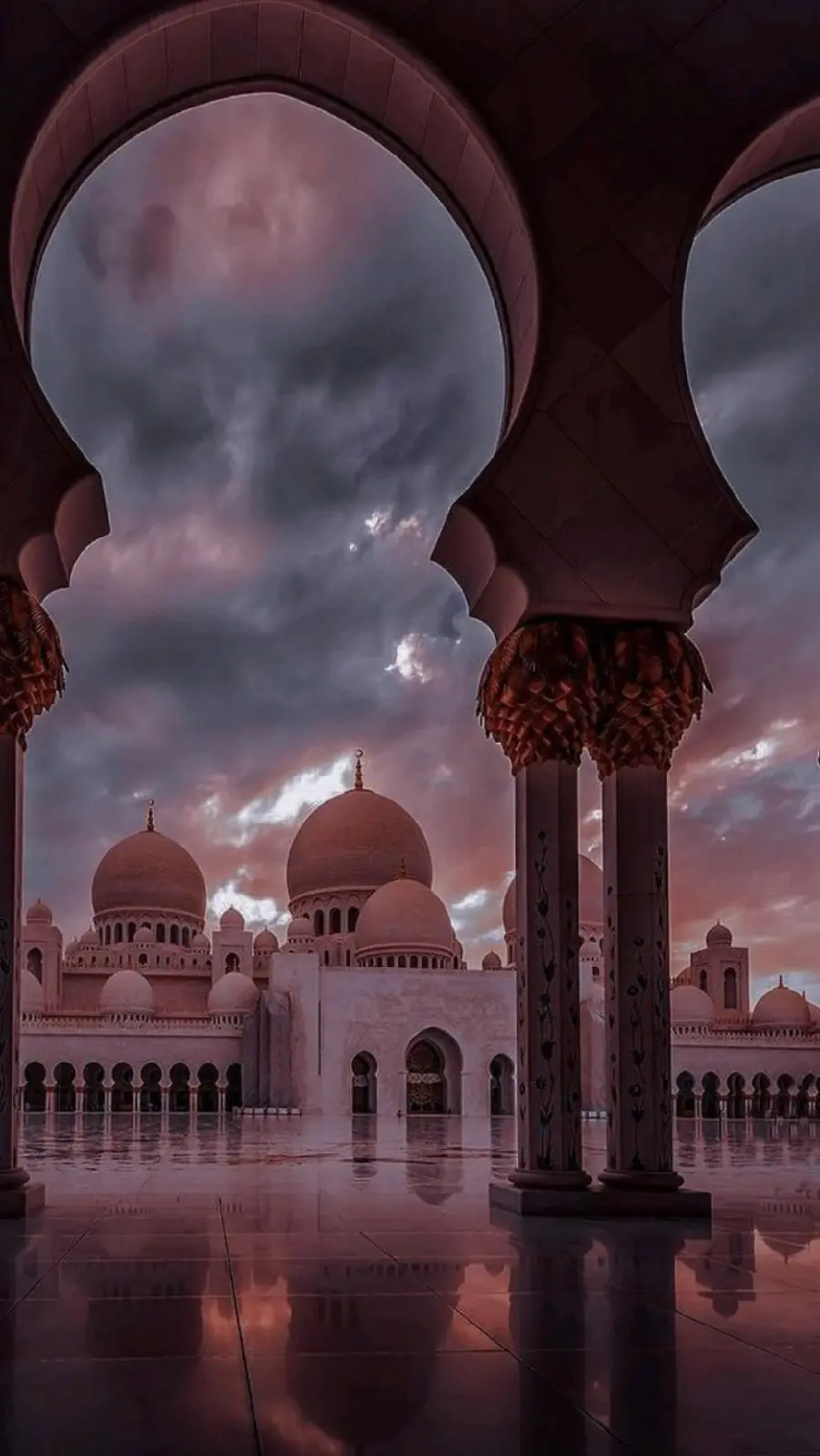 Unique and spectacular wallpaper of an Islamic mosque