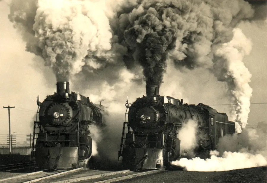 Black and white photo of the oldest steam locomotives in the world for stories