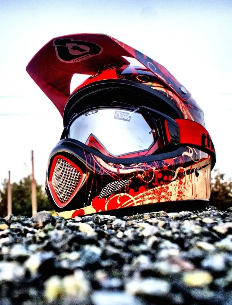Classy boy's profile photo of a beautiful helmet on the ground 1402