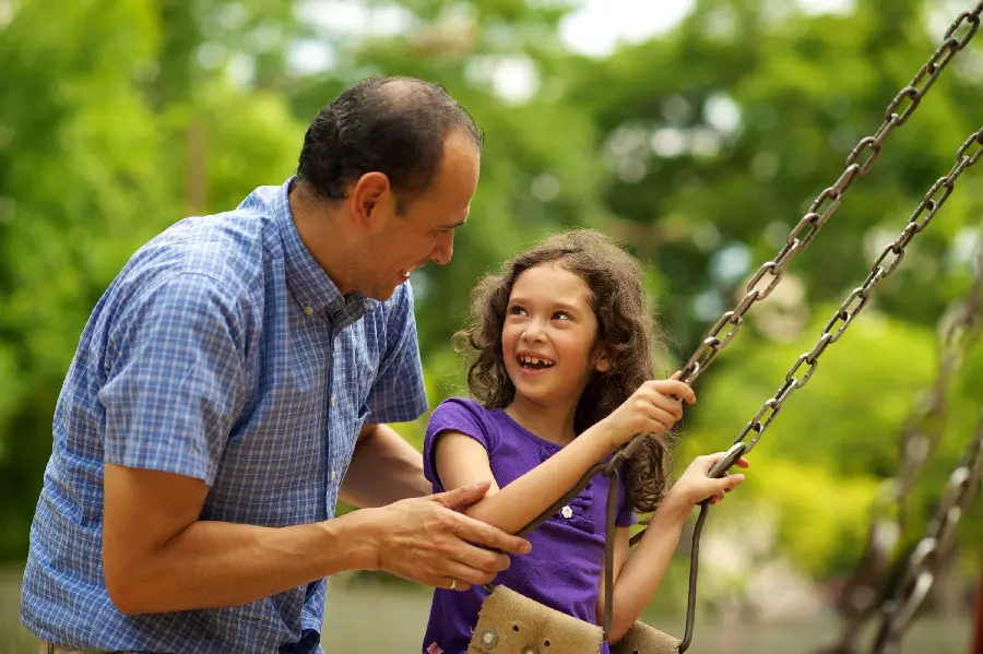Simple father and daughter profile photo in green space without text 