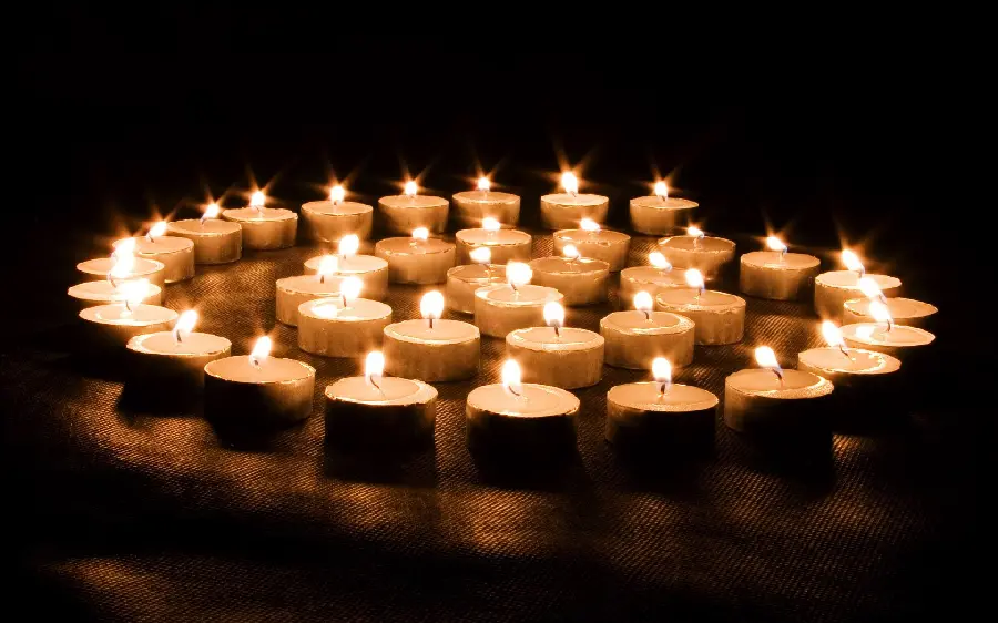 Bright candles for condolences on a dark background For profile 