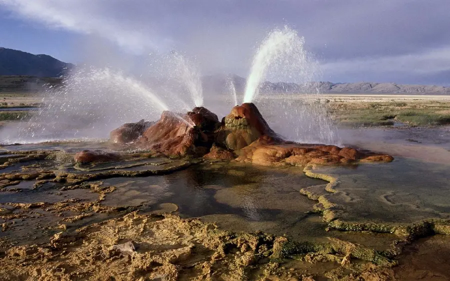 Download an amazing image of a geyser in Iceland for tourist research