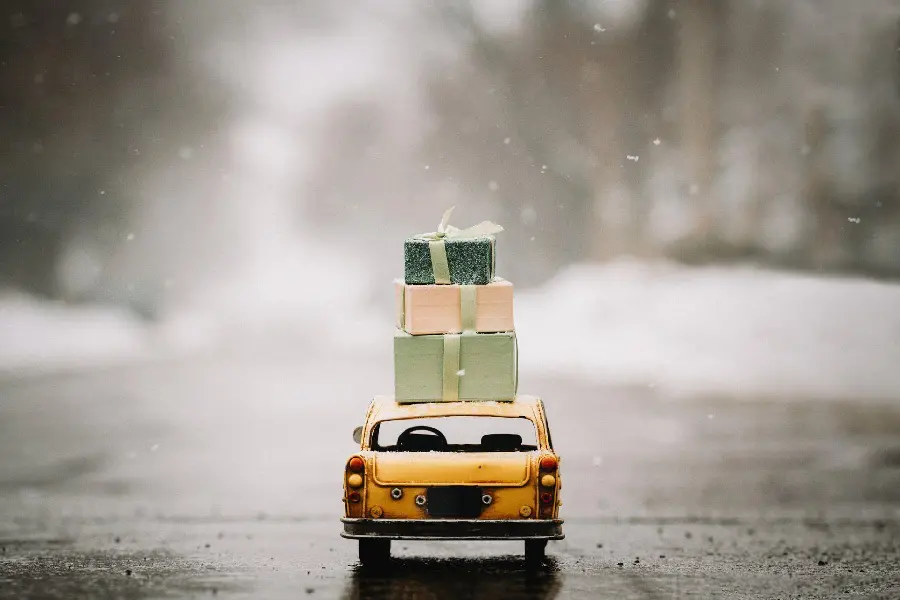 Simple miniature car photo with HD gift boxes