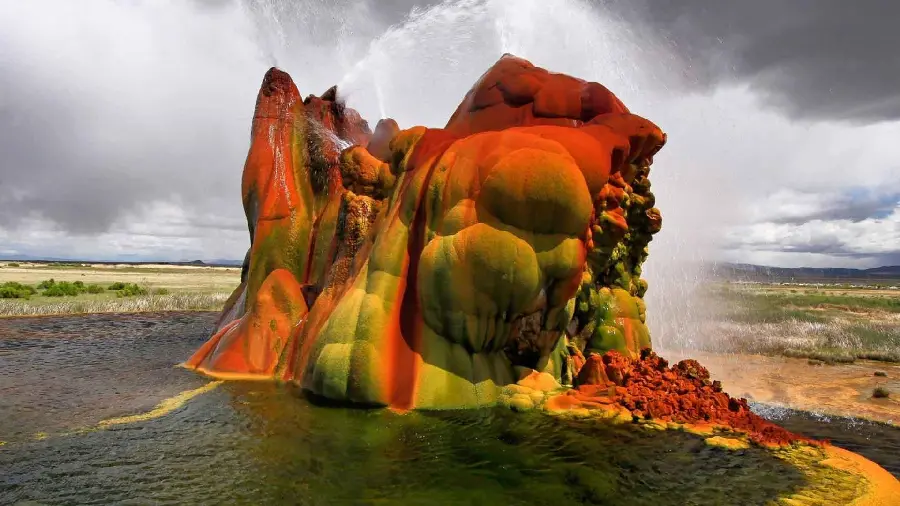 The clearest photo of the natural phenomenon of a geyser with hot water ejected at a very high altitude