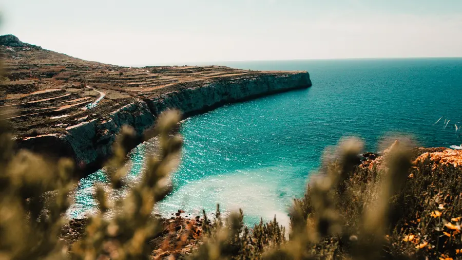 Very good and spectacular wallpaper of a beautiful and clear sea view 