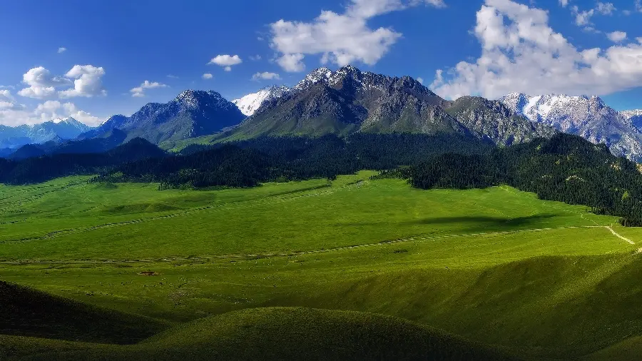 The simplest and most attractive nature wallpaper with fresh mountains