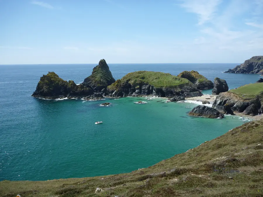 A relaxing view of a rocky beach in the middle of the ocean