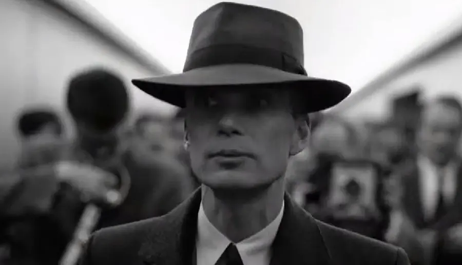 Amazing background and Oppenheimer in high quality