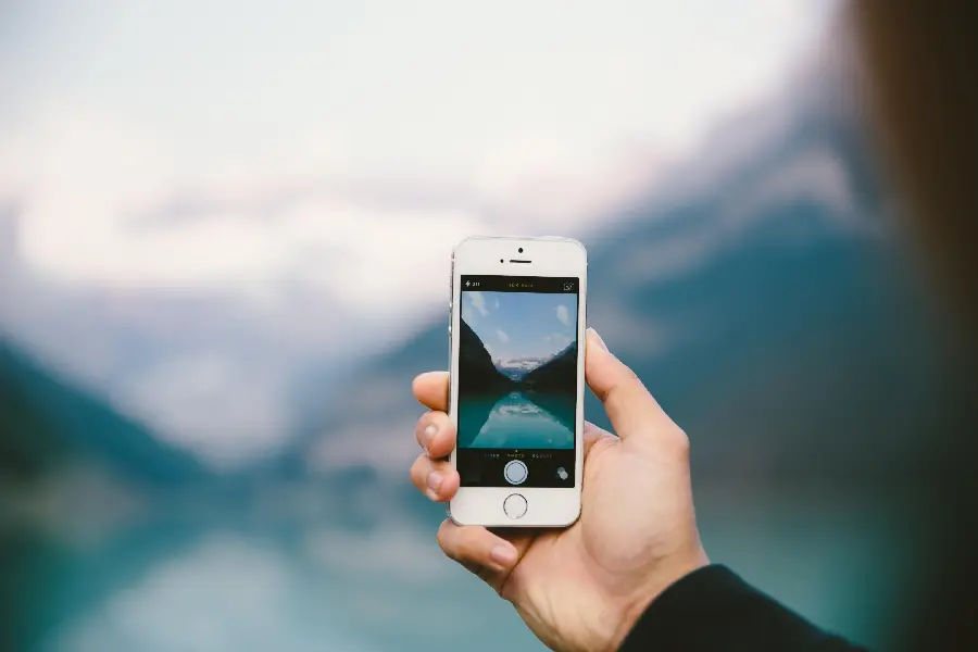 Simple and high-quality photo of a hand taking a photo with a mobile phone