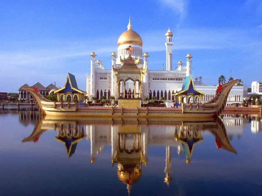 Image of a ship on a lake in a beautiful Islamic building