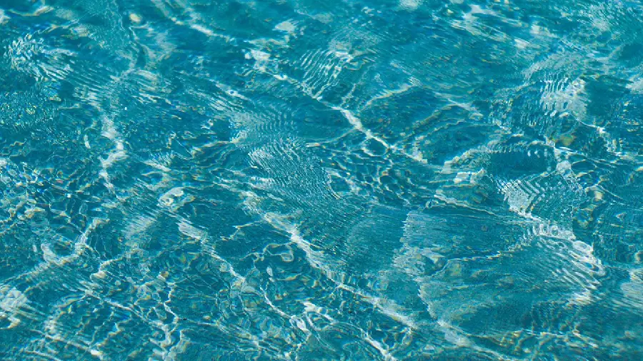 Spectacular wallpaper photo with sea waves in excellent quality