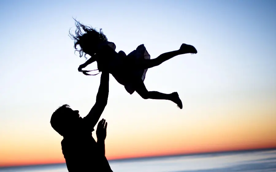 Download profile photo of father and daughter without simple text 