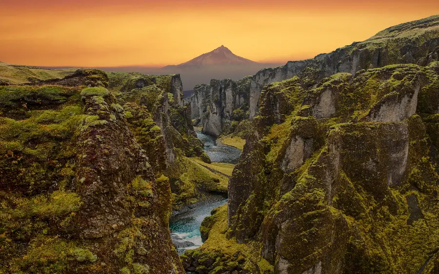 Beautiful profile photo of the river in the heart of the lush valley with Full HD quality