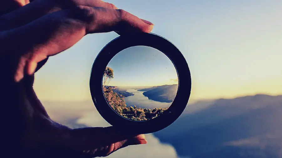  Interesting and beautiful wallpaper of a magnifying glass facing nature 