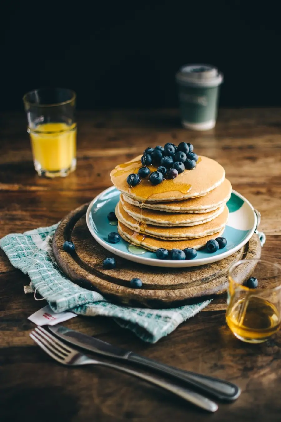 Download high quality fluffy and delicious blueberry and honey pancake photos 
