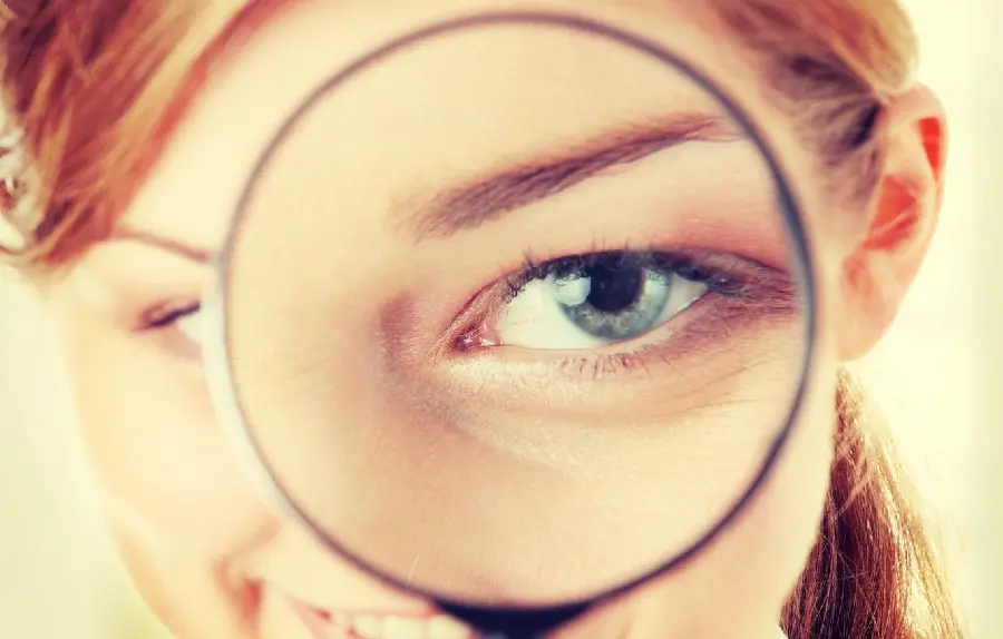 Amazing and beautiful wallpaper of a large magnifying glass in front of the eye 
