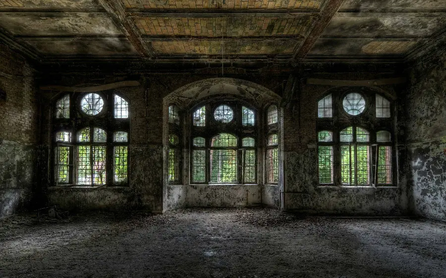 Image of a scary, abandoned, old house with decaying walls