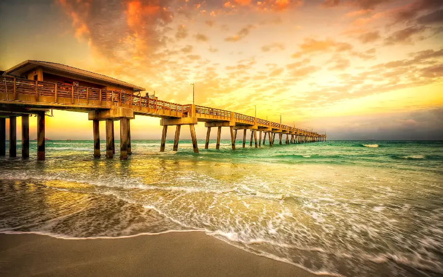 Download a full HD photo of a beautiful coastal and seascape with the setting sun