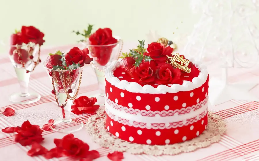 Image of a surprise cake in a red theme with HD quality