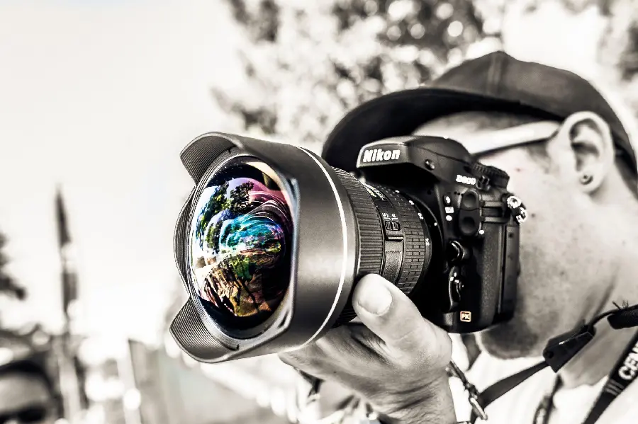 Photo of professional photography with Nikon camera for advertising this brand
