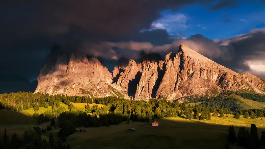 Beautiful and Amazing Mountain Landscape Wallpaper with High Resolution